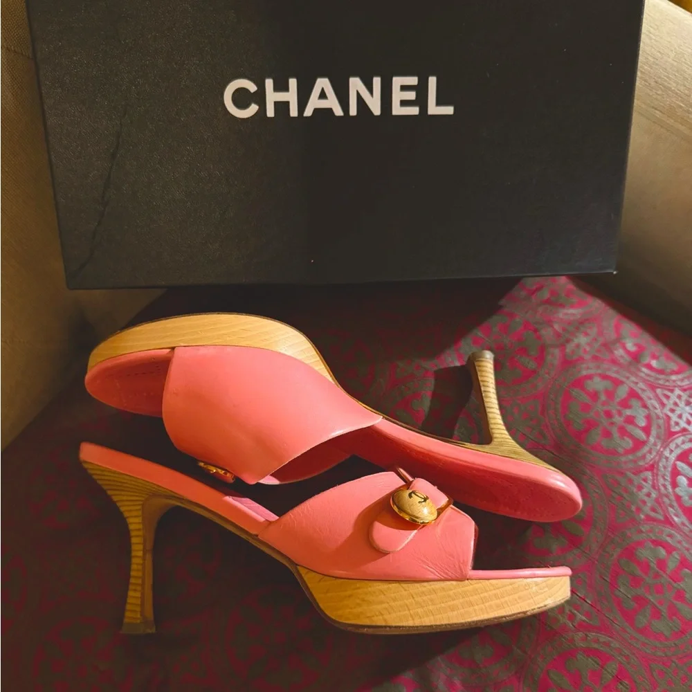 CHANEL VTG Pink High Heels CC Leather Strap Sandals Sleek Stiletto ⭐️⭐️⭐️⭐️⭐️